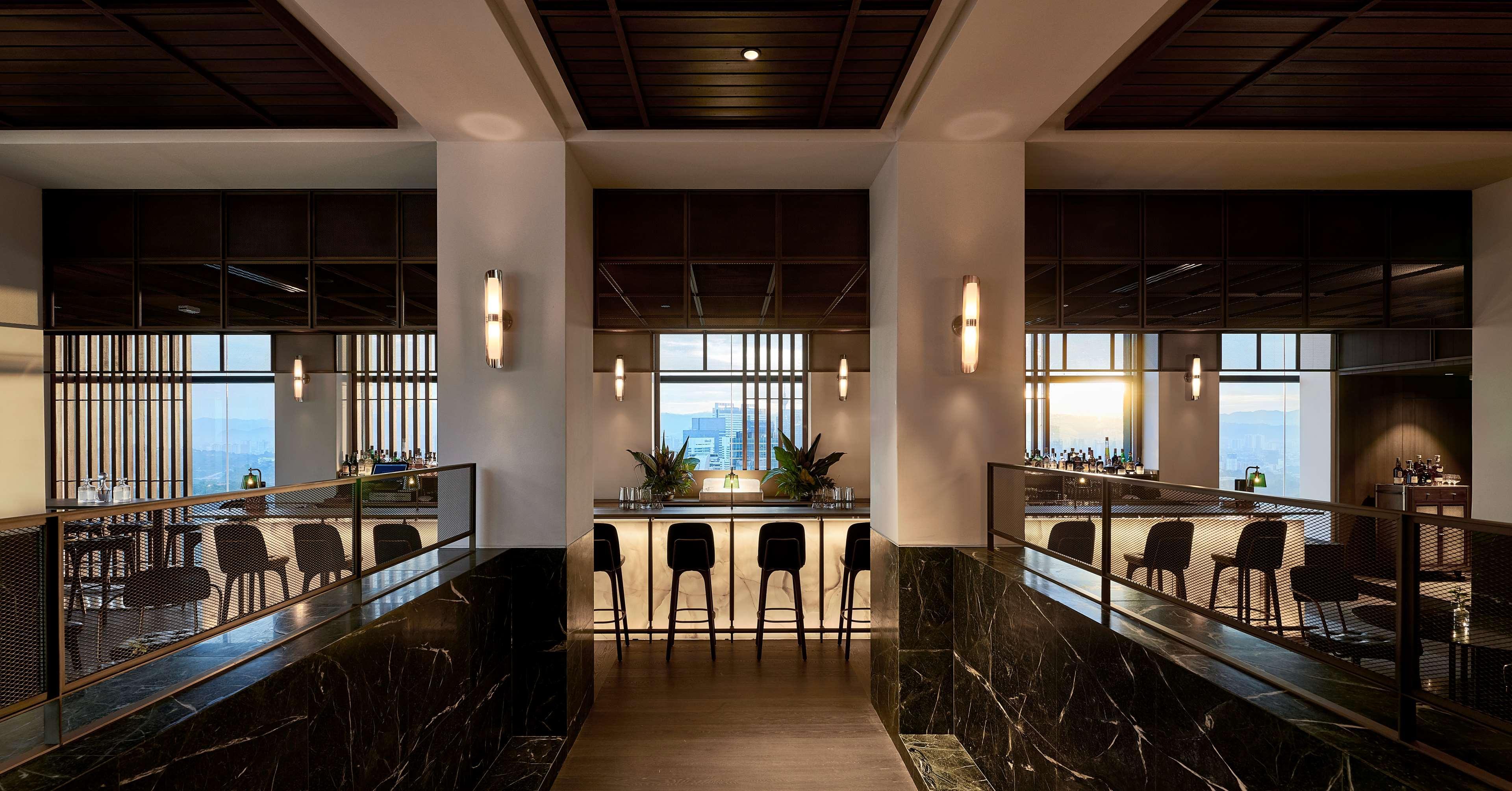 Готель Alila Bangsar Куала-Лумпур Екстер'єр фото The bar at the 19th floor